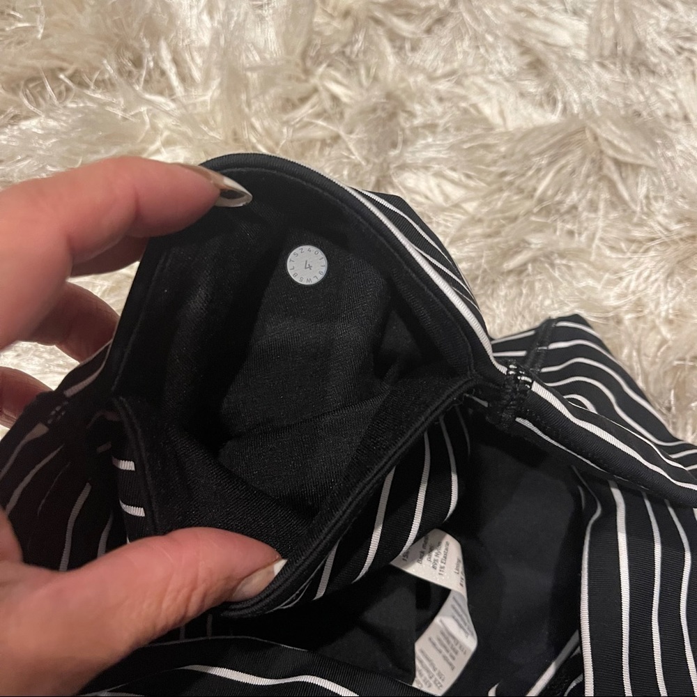 Lululemon High Rise Cropped Legging - Picture 6 of 7